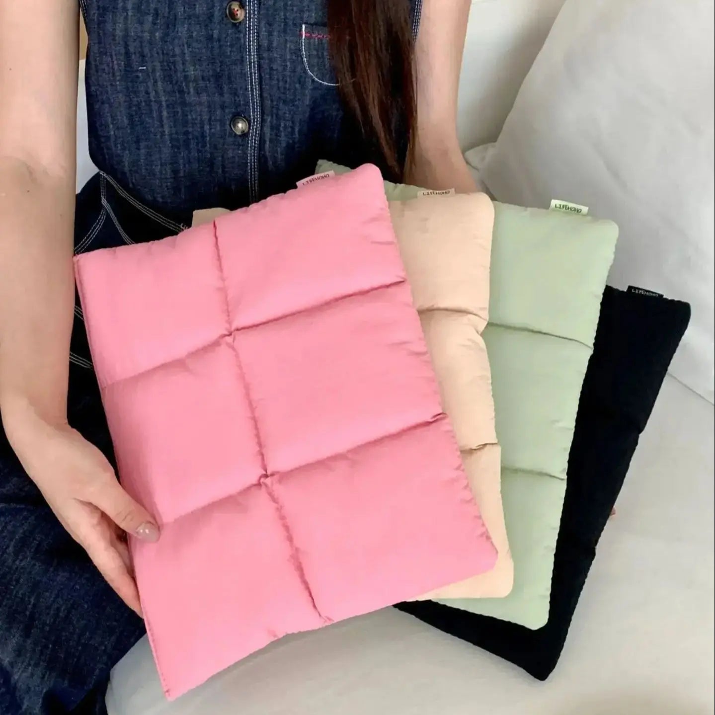 Funda Acolchada para Portátiles 13" a 15.6" – Estilo Puffer, Resistente al Agua y con Protección Antigolpes