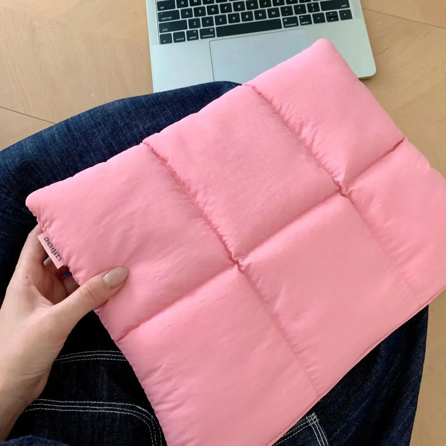 Funda Acolchada para Portátiles 13" a 15.6" – Estilo Puffer, Resistente al Agua y con Protección Antigolpes