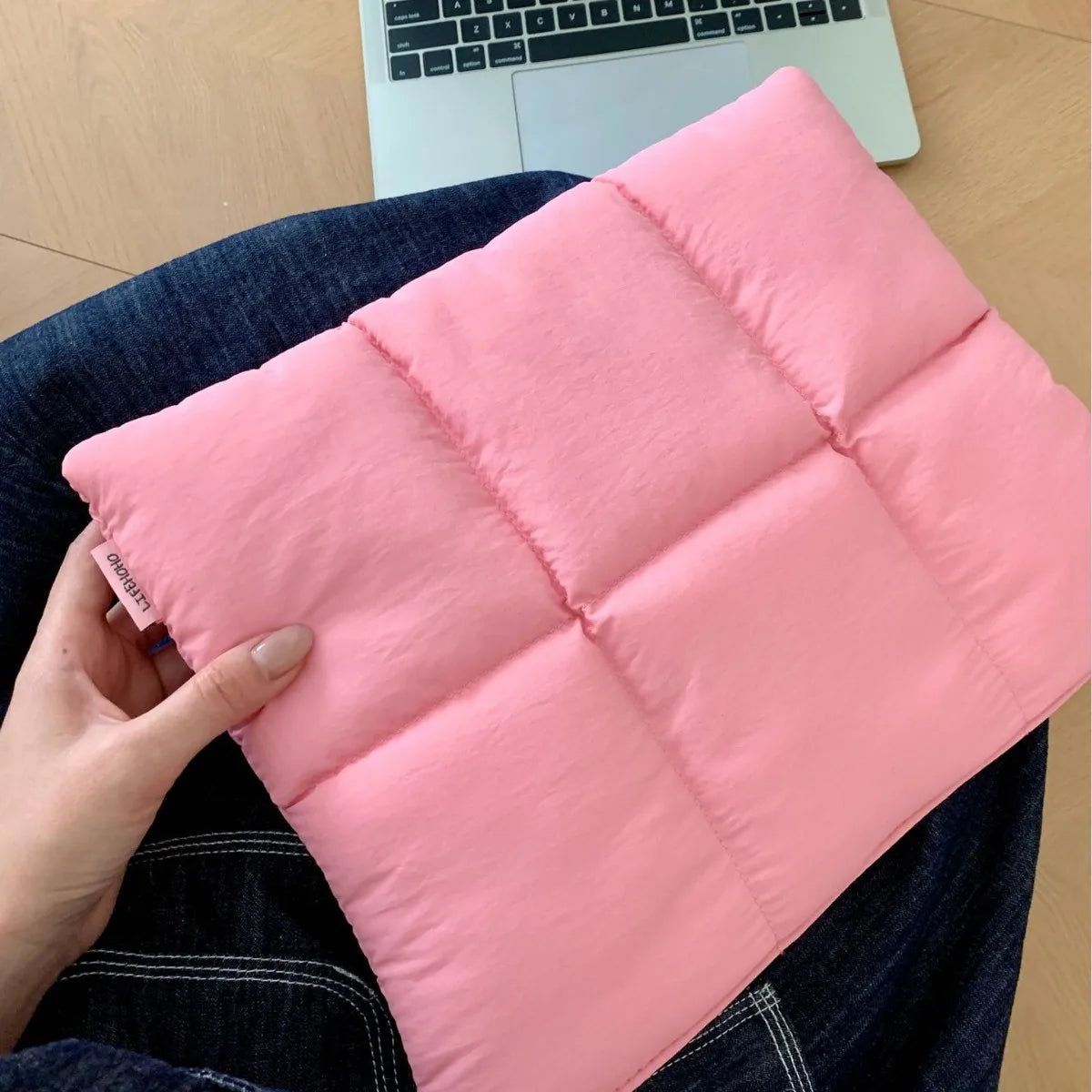 Funda Acolchada para Portátiles 13" a 15.6" – Estilo Puffer, Resistente al Agua y con Protección Antigolpes