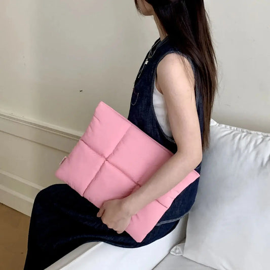Funda Acolchada para Portátiles 13" a 15.6" – Estilo Puffer, Resistente al Agua y con Protección Antigolpes